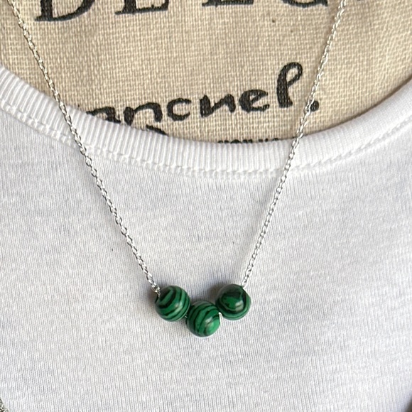 Malachite Trinity prosperity dainty necklace 925 silver stamped/malachite dainty - Picture 5 of 7